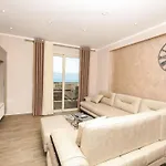 Valbona Apartament's 1 شقة فلورا