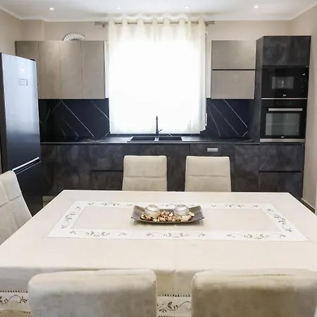 아파트 Valbona Apartament's 1 *